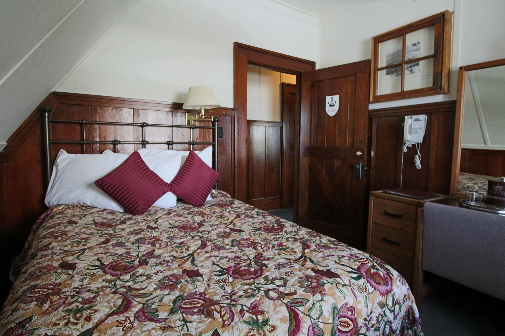 Prince Of Wales Hotel Waterton Park Bagian luar foto