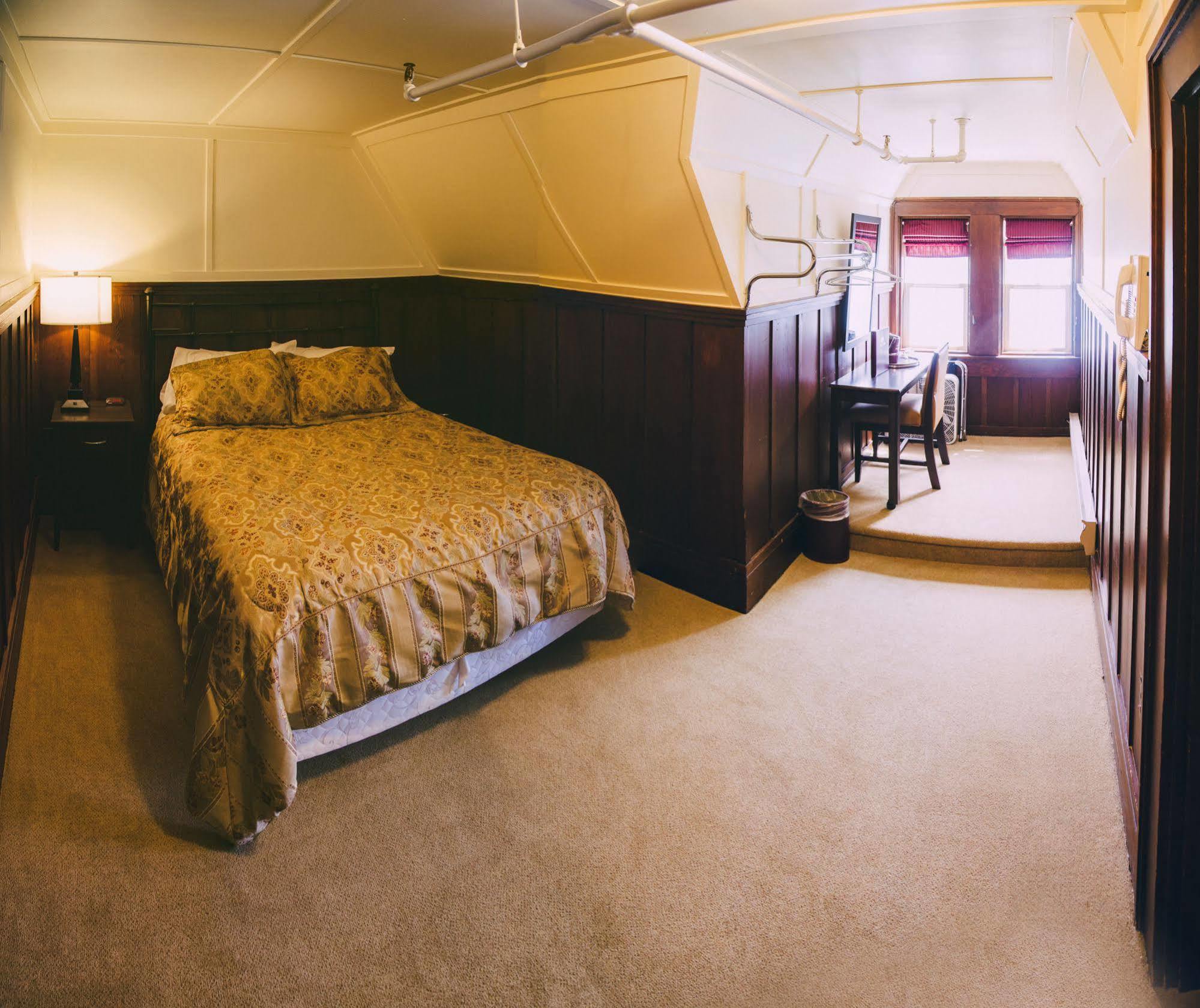 Prince Of Wales Hotel Waterton Park Bagian luar foto